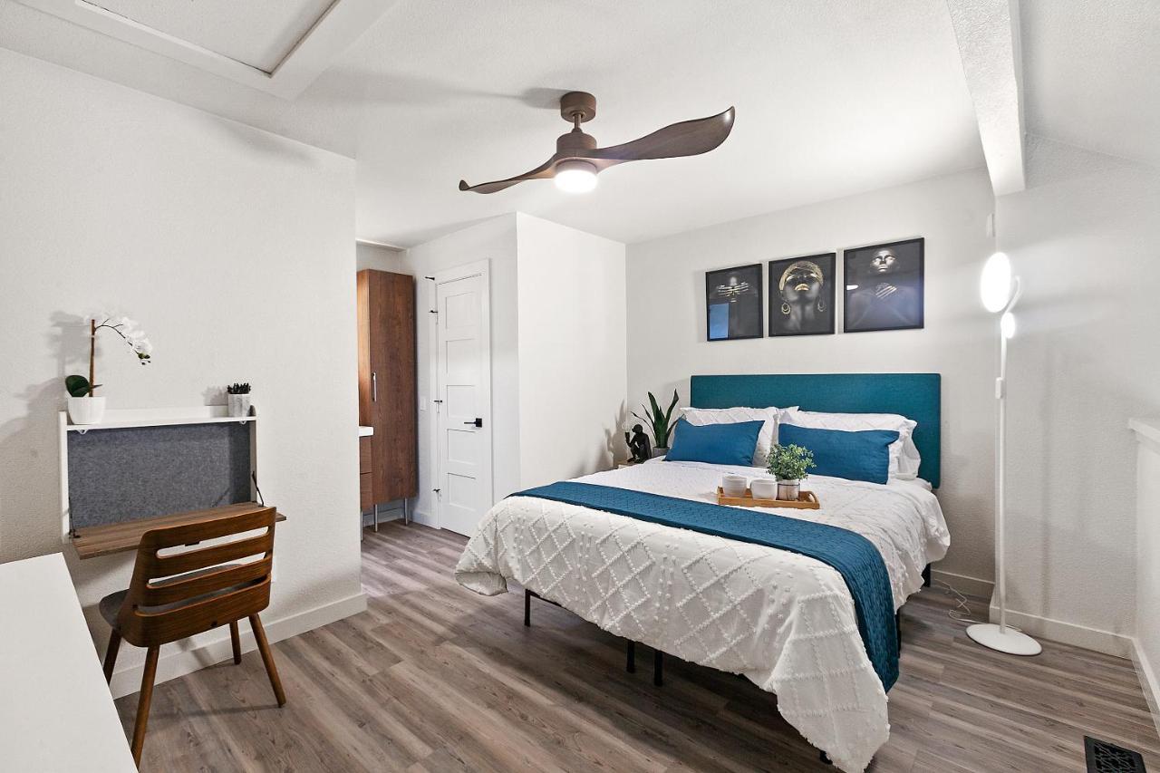 Contemporary Couples Getaway Near Austin Favorites - Loft 21 Apartment Exterior photo